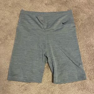 Women’s Nike Biker Shorts 7”